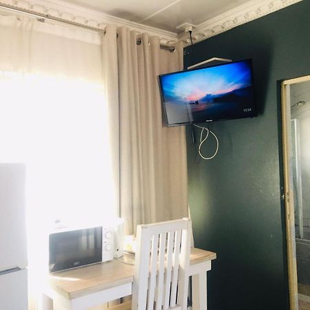 Mavi Guest House East London Dış mekan fotoğraf