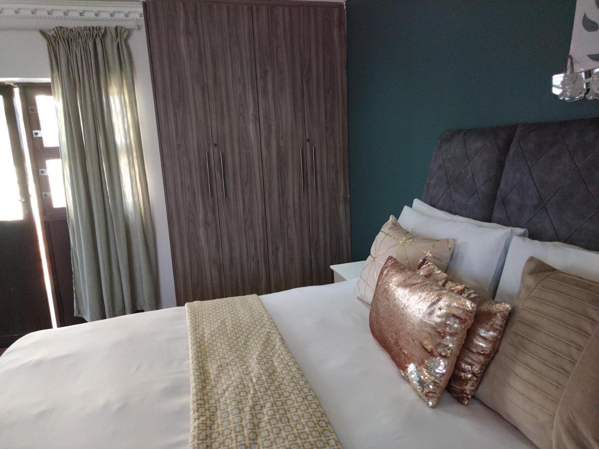 Mavi Guest House East London Dış mekan fotoğraf